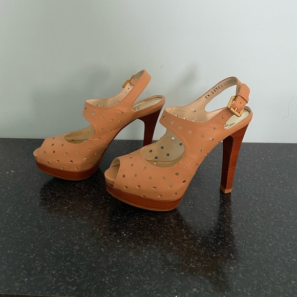 Stuart Weitzman Nude Leather Mary Jane Heels - Picture 3 of 5